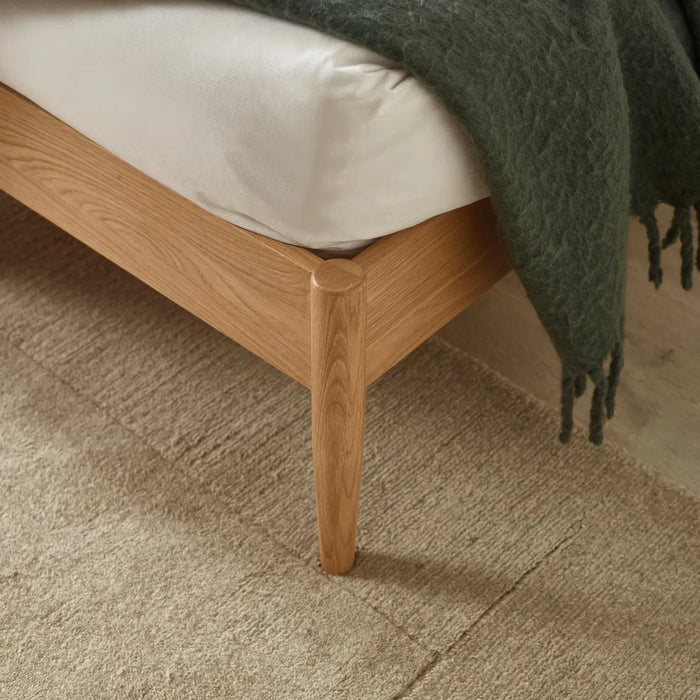 Belton Oak 135cm Spindle Bed