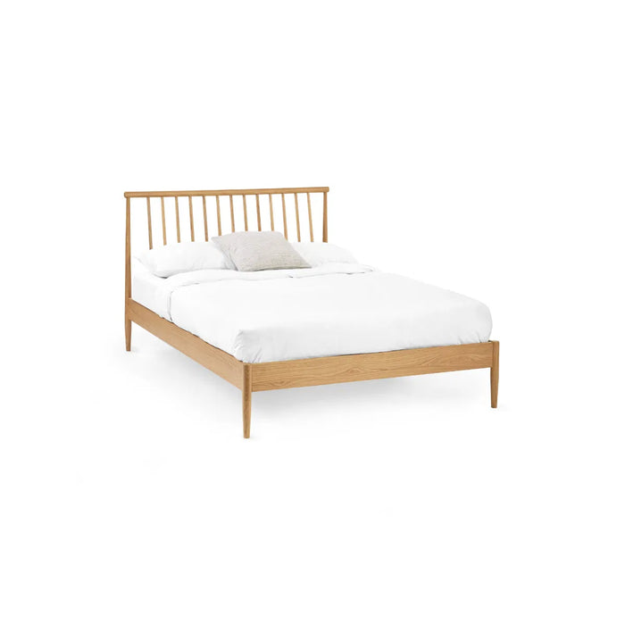 Belton Oak 135cm Spindle Bed