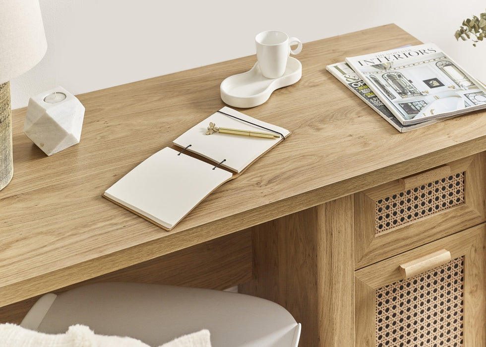 Sydney Desk